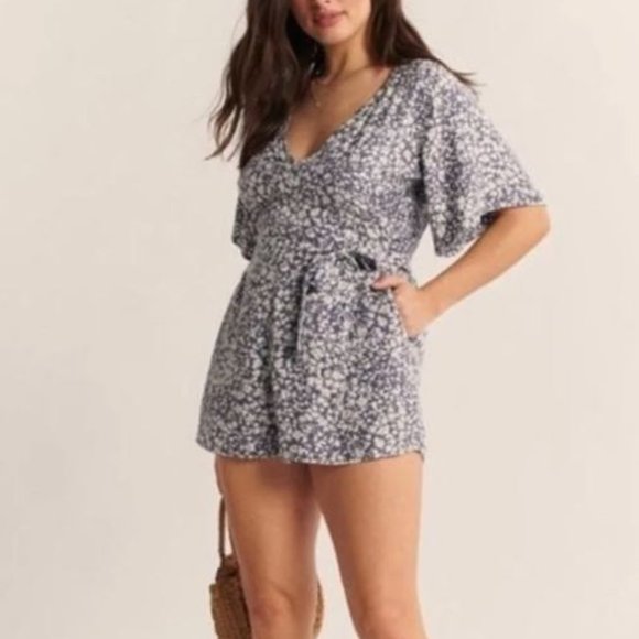 Abercrombie & Fitch - Back Cutout Romper - Small - Blue Floral - Like New! - Picture 2 of 5